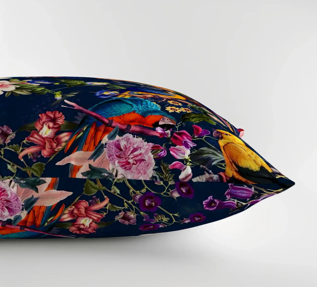 FLORAL AND BIRDS XII cuscino da burcukorkmazyurek
