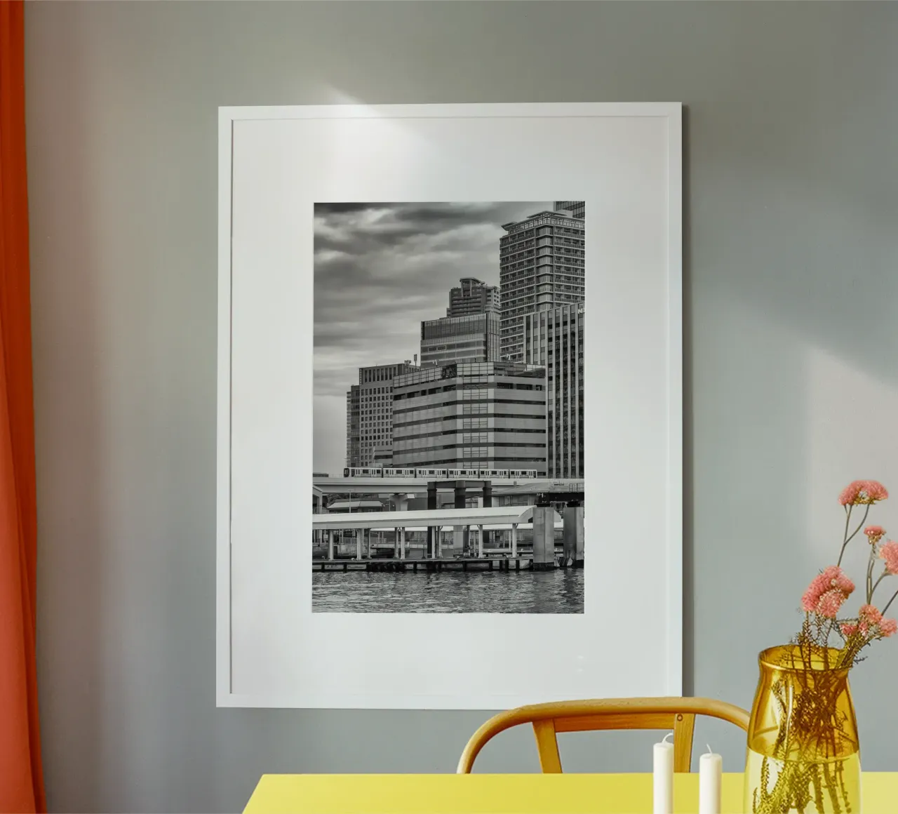 Molo di Hinode con ferrovia e grattacieli di Minato | monocromatico poster con telaio in plastica da Melanie Viola