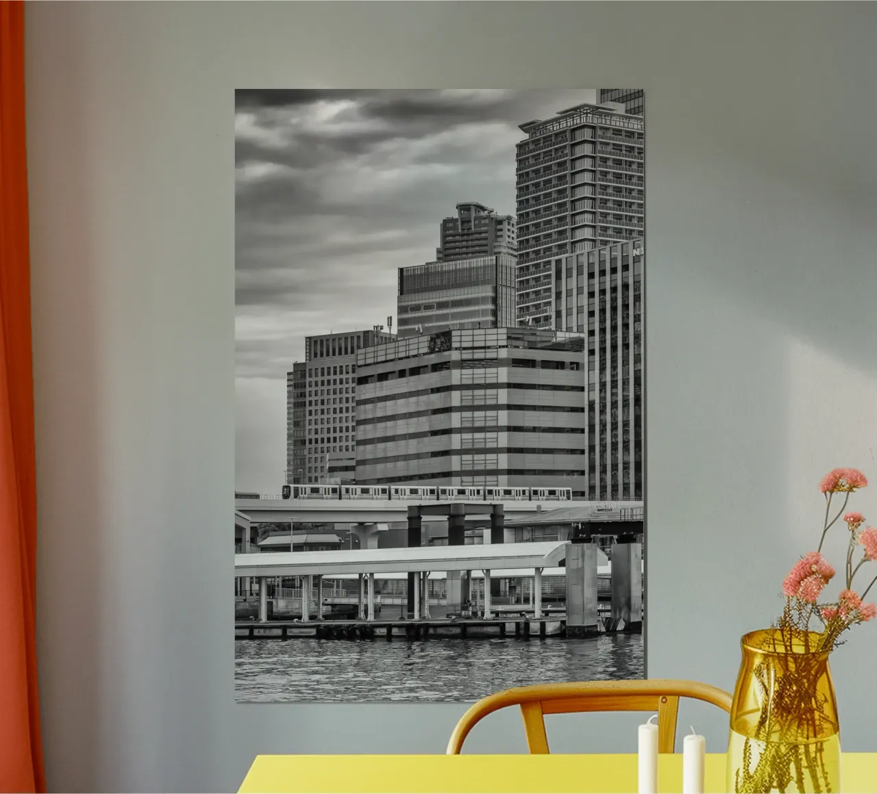 Molo di Hinode con ferrovia e grattacieli di Minato | monocromatico poster con telaio in plastica da Melanie Viola