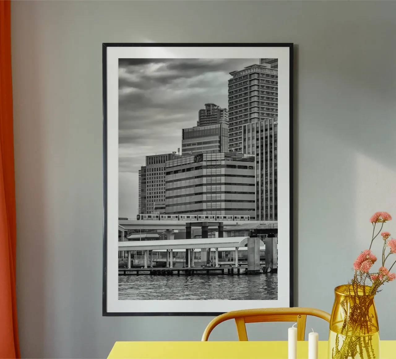 Molo di Hinode con ferrovia e grattacieli di Minato | monocromatico poster con telaio in plastica da Melanie Viola