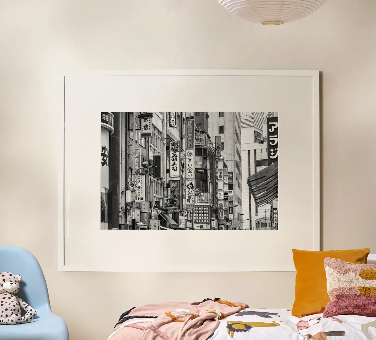 Il quartiere di Shinjuku in dettaglio | monocromia poster con telaio in plastica da Melanie Viola