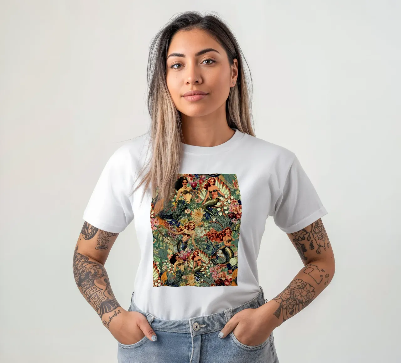Mermaid and Flowers pattern t-shirt da burcukorkmazyurek