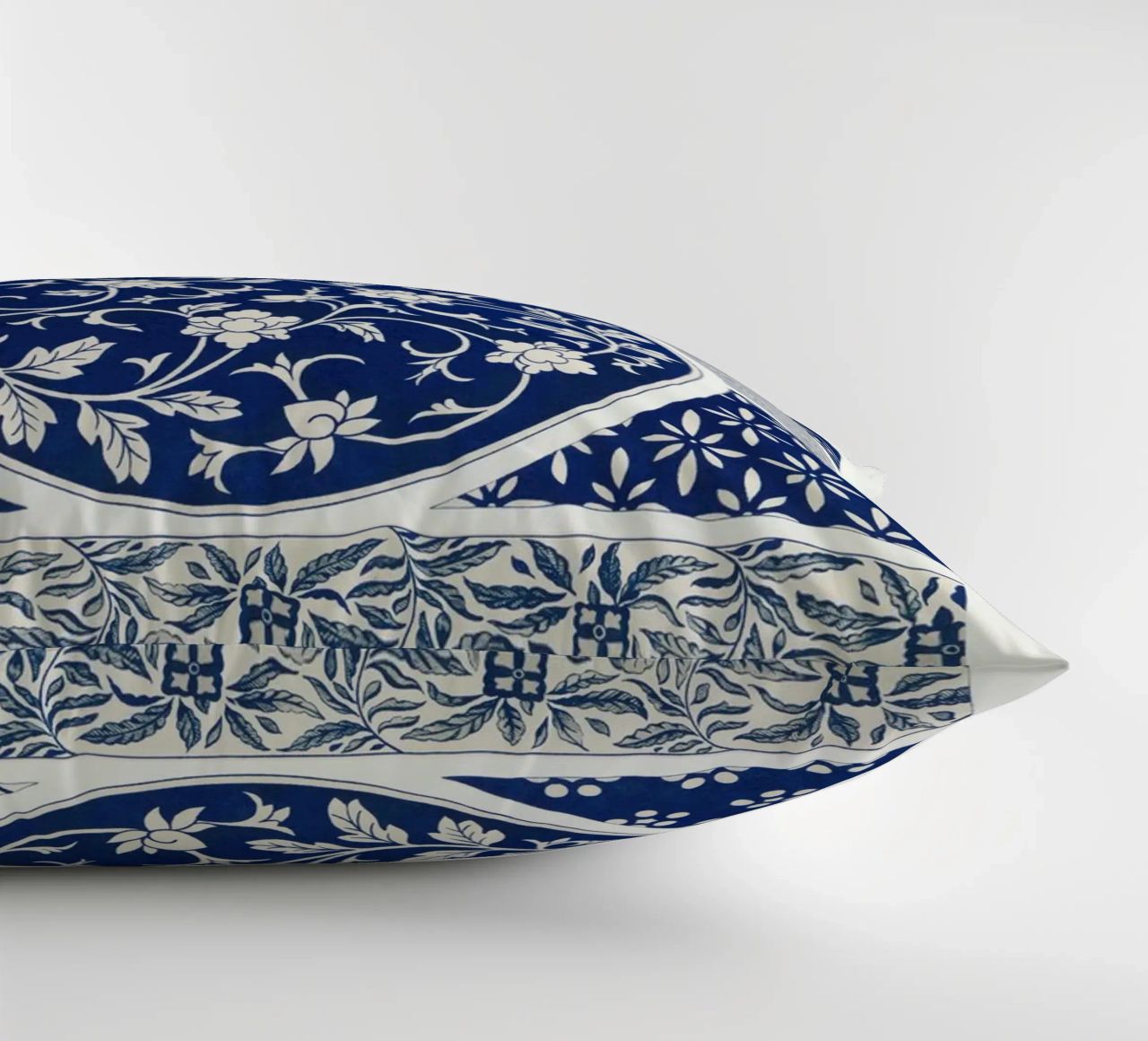 Blue flower pattern coussin de vintageshop