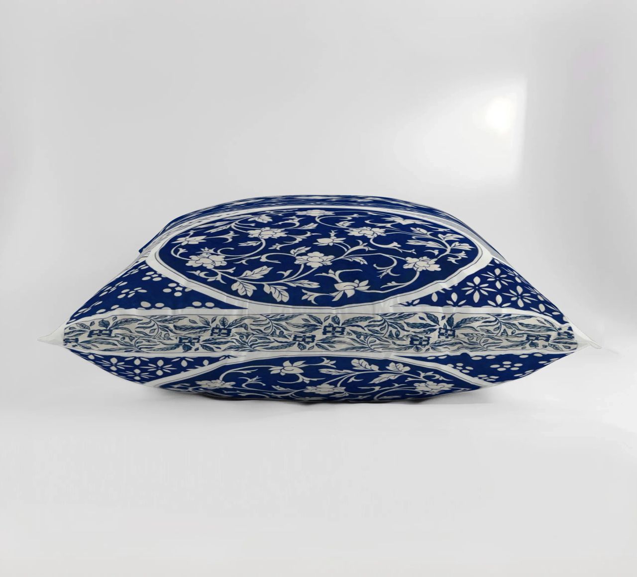 Blue flower pattern coussin de vintageshop