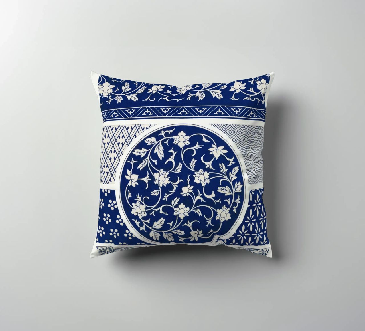 Blue flower pattern coussin de vintageshop