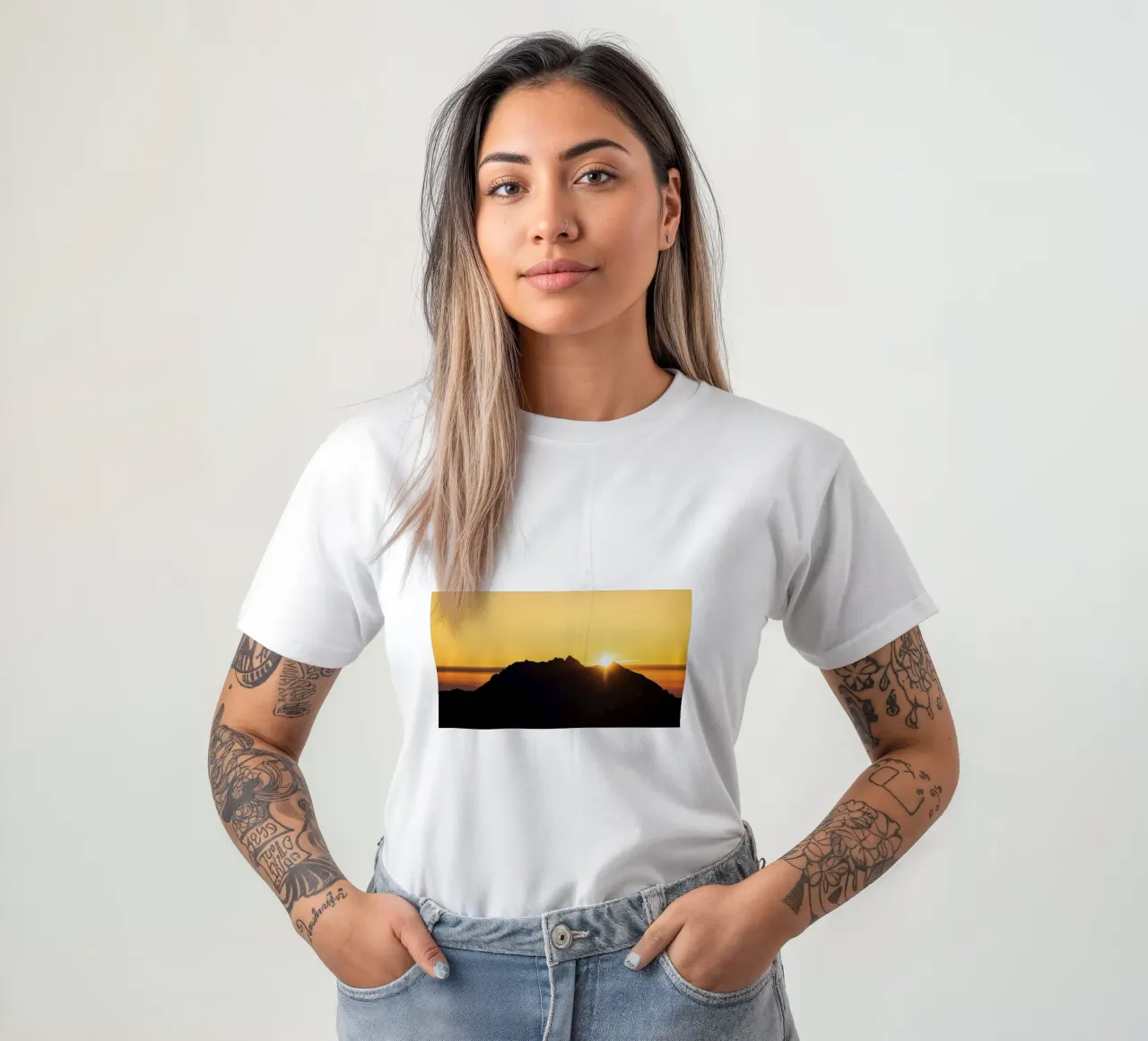 montagne all'alba t-shirt da Earthly Visions