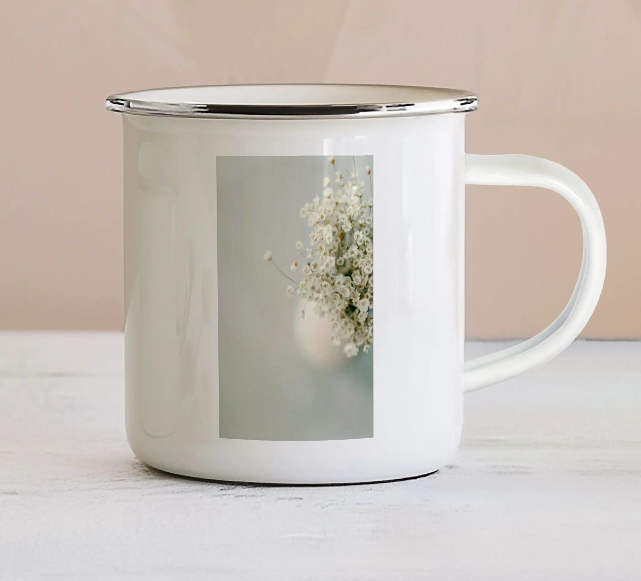 Un vaso di fiori secchi tazza in smalto da Peace