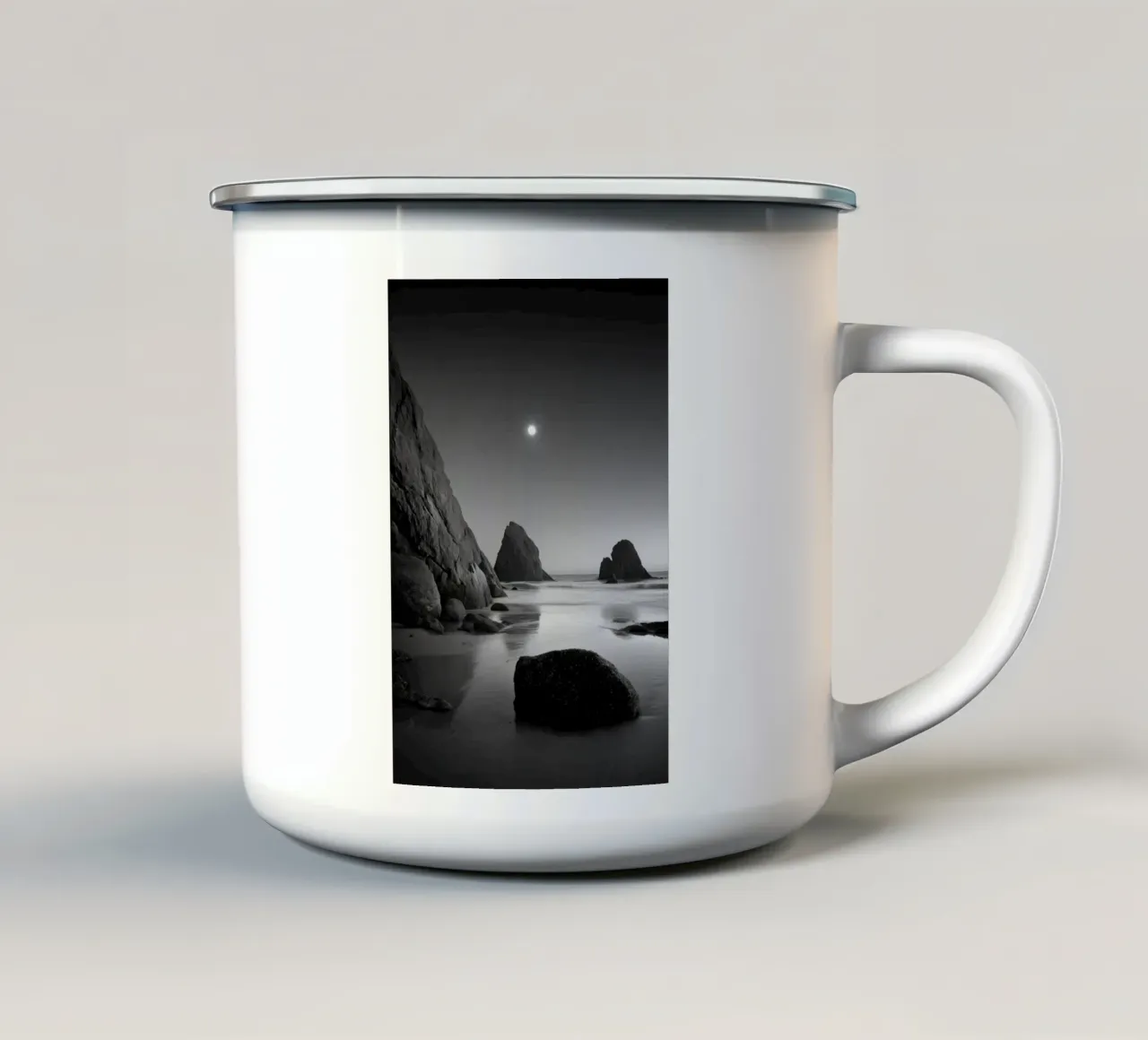 Chiaro di luna su un paesaggio marino roccioso tazza in smalto da Indigo Tides Art