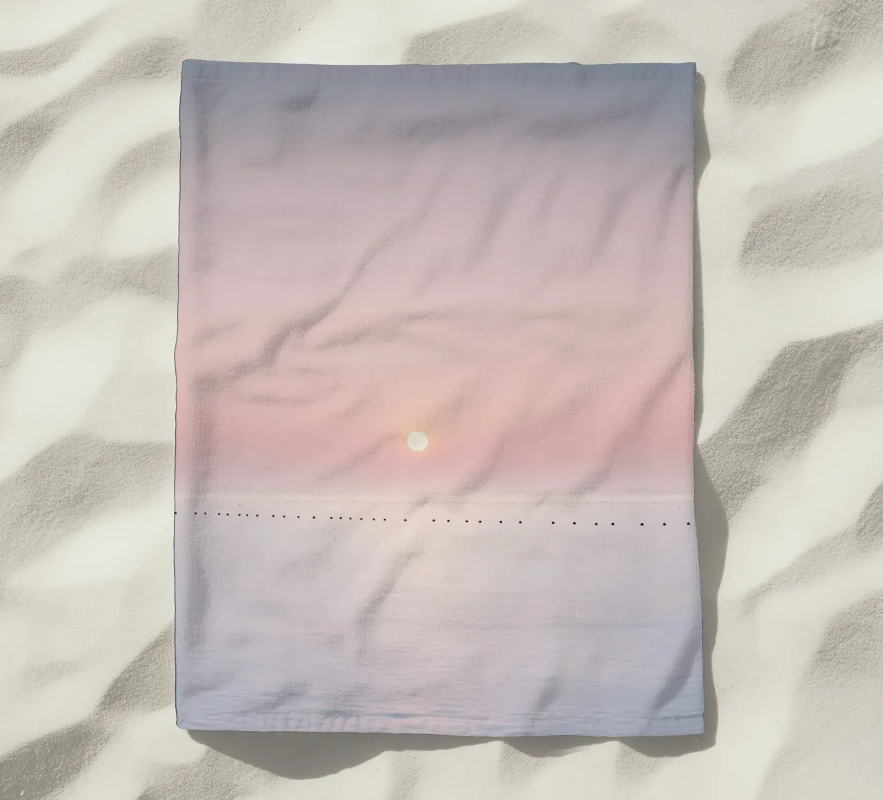 Orizzonte oceanico minimalista con tramonto rosa telo mare da Indigo Tides Art