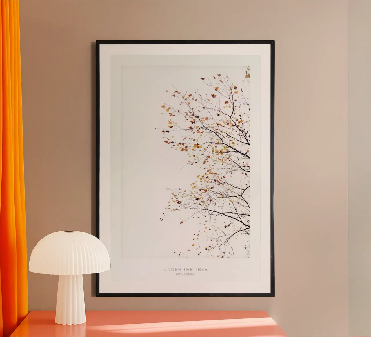 Under the Tree Betula Ermannii 2 - Blätterspiel im Herbst poster con telaio in legno da Monika Strigel