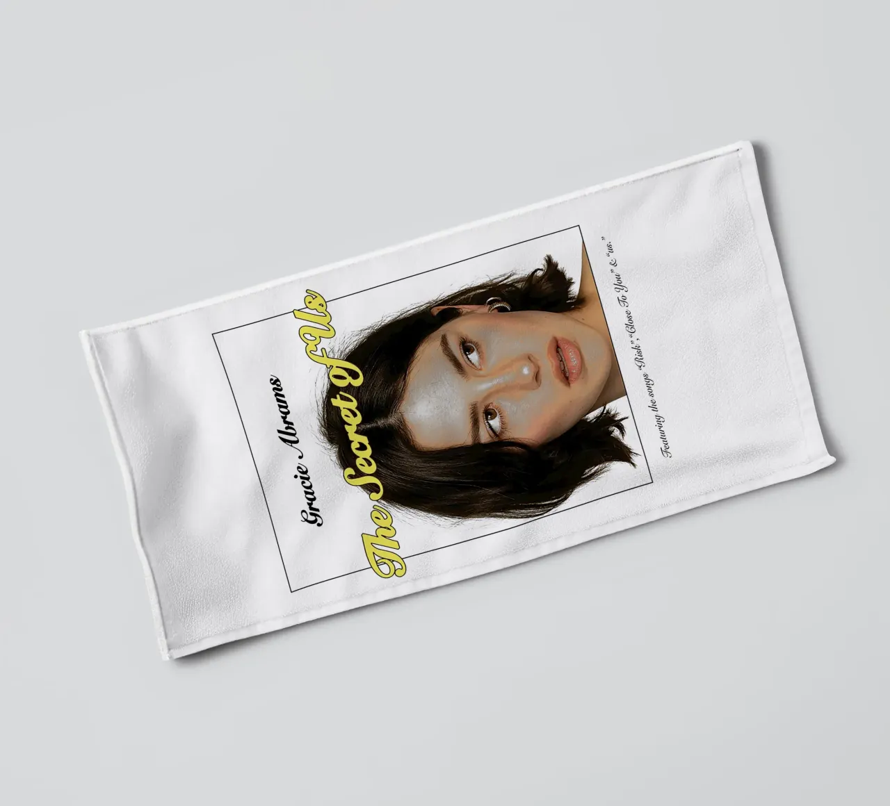 The Secret of Us – Gracie Abrams asciugamano da bagno da Attaboy Dsgn