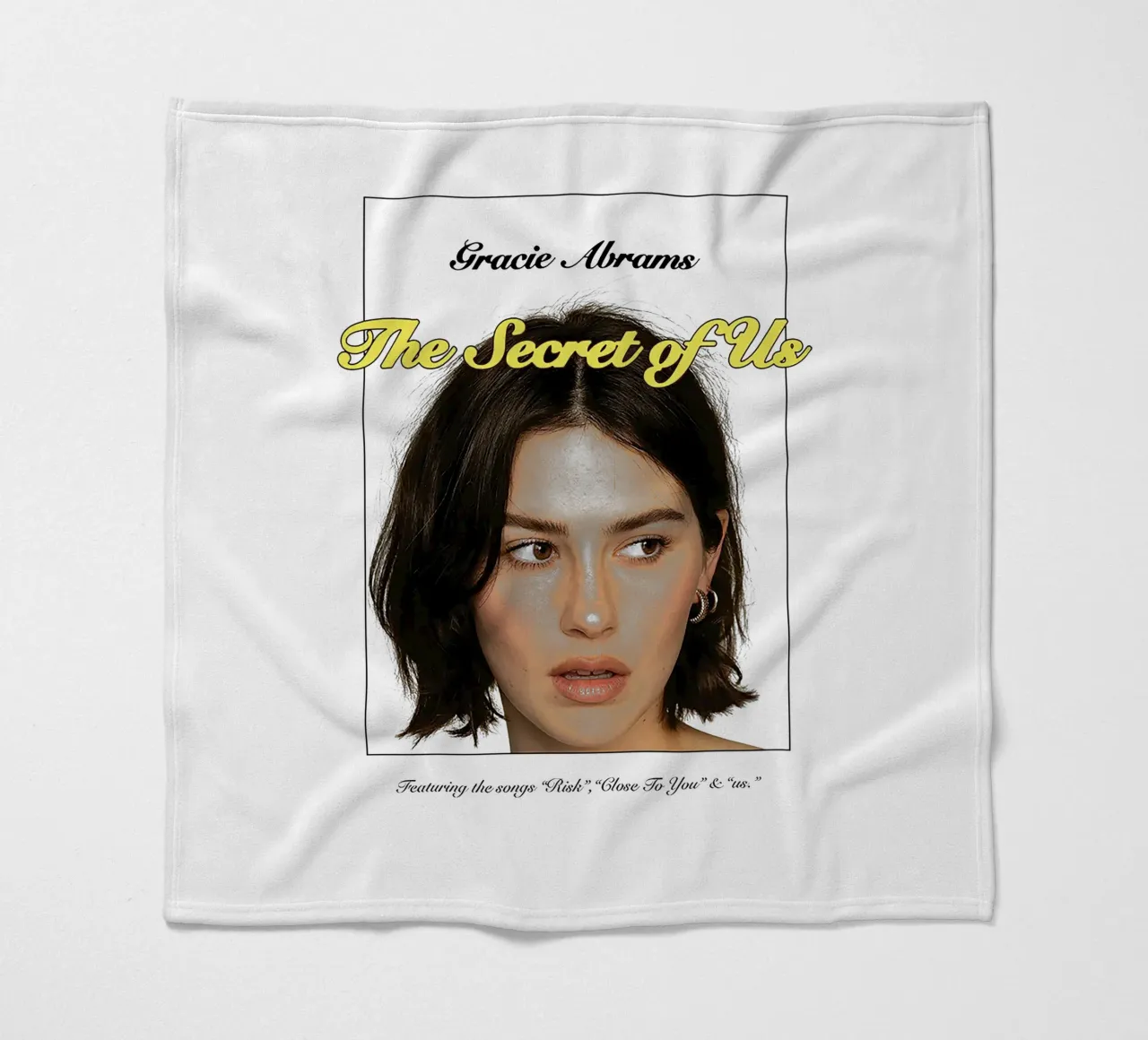 The Secret of Us – Gracie Abrams coperta in pile da Attaboy Dsgn