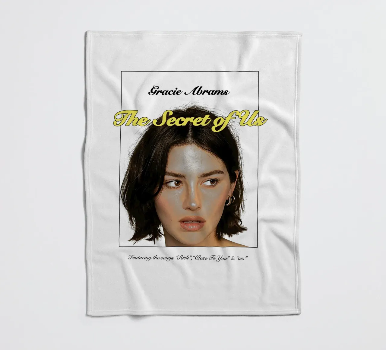 The Secret of Us – Gracie Abrams coperta in pile da Attaboy Dsgn