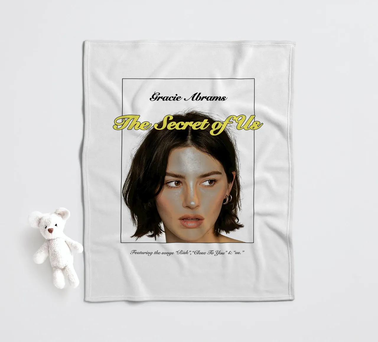 The Secret of Us – Gracie Abrams coperta in pile da Attaboy Dsgn