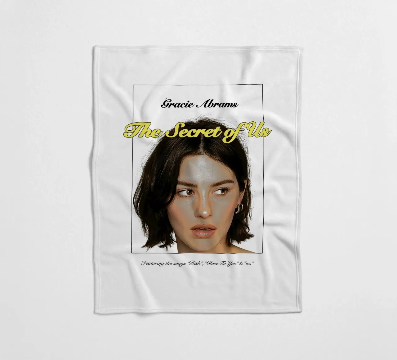 The Secret of Us – Gracie Abrams coperta in pile da Attaboy Dsgn