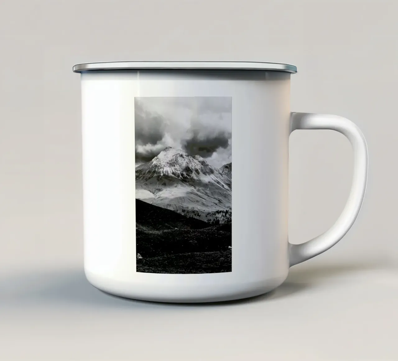 Snowy Peak tazza in smalto da Sebastian Hilgetag