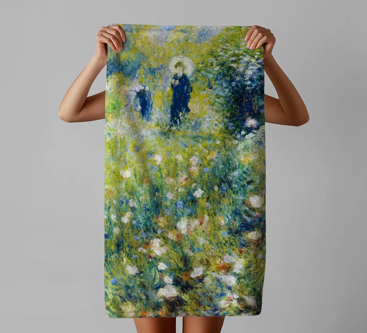 Donna con ombrellone in giardino di Pierre-Auguste Renoir asciugamano da bagno da Venus Art