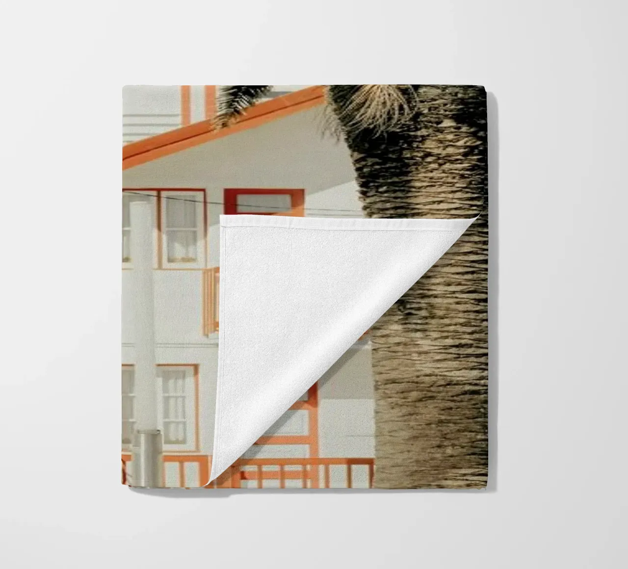 Case da spiaggia a strisce di palme telo mare da Ingrid Beddoes