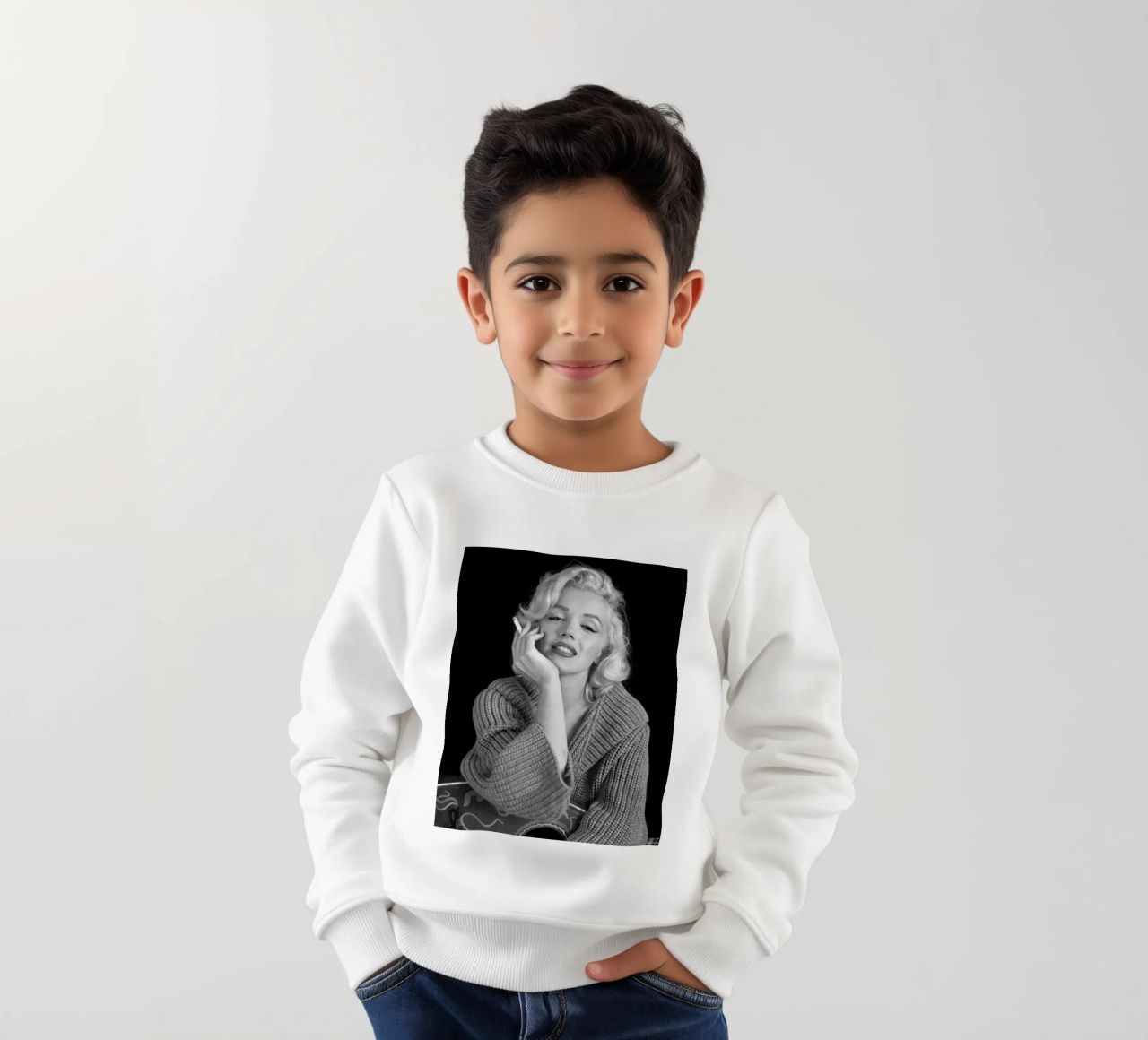 Ragazza e sigaro felpa bambino da Cosmos Studio