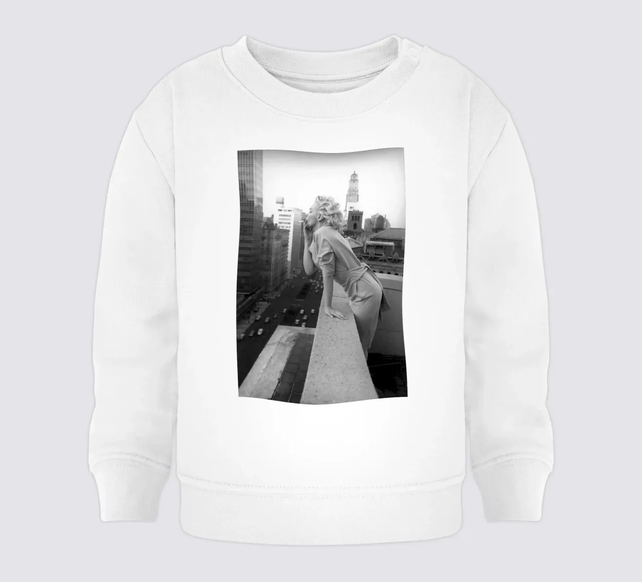 Marilyn im Hotel Baby Sweatshirt von Cosmos Studio