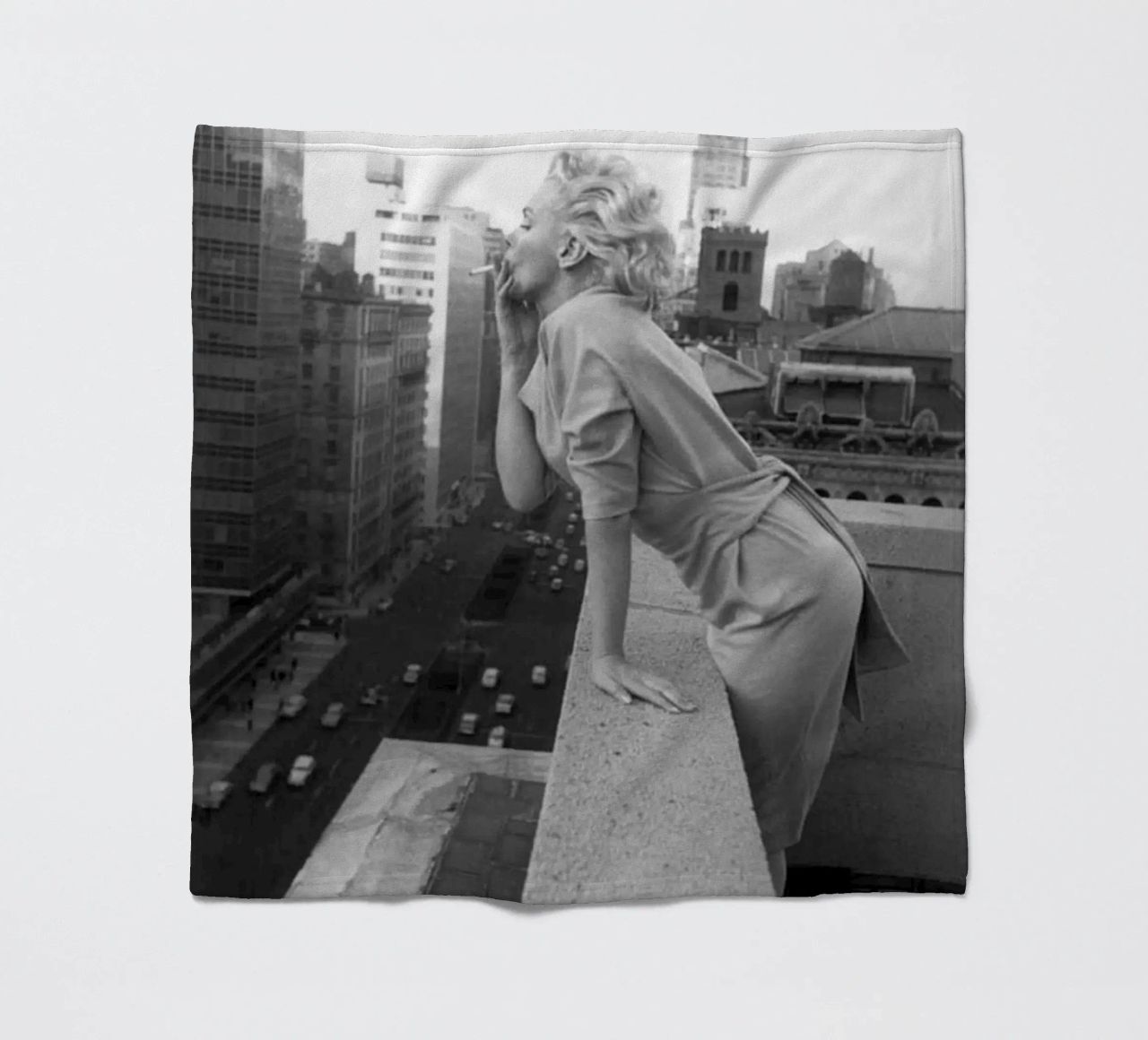 Marilyn in albergo coperta in pile da Cosmos Studio