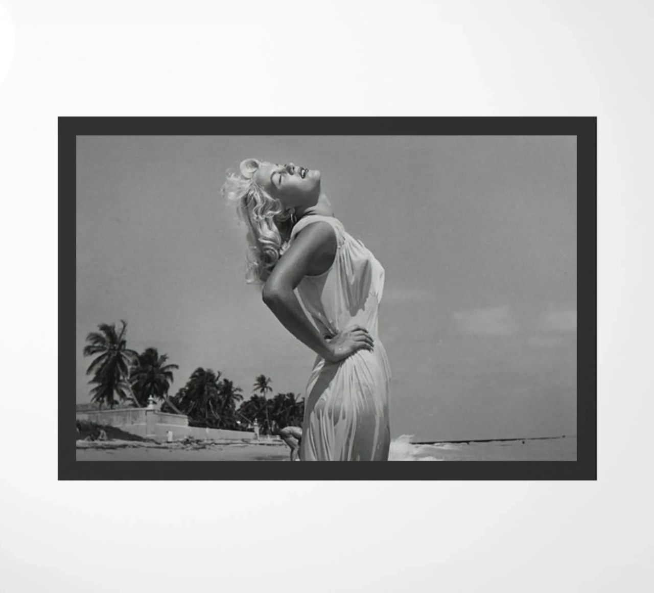 Ragazza da spiaggia zerbino da Cosmos Studio