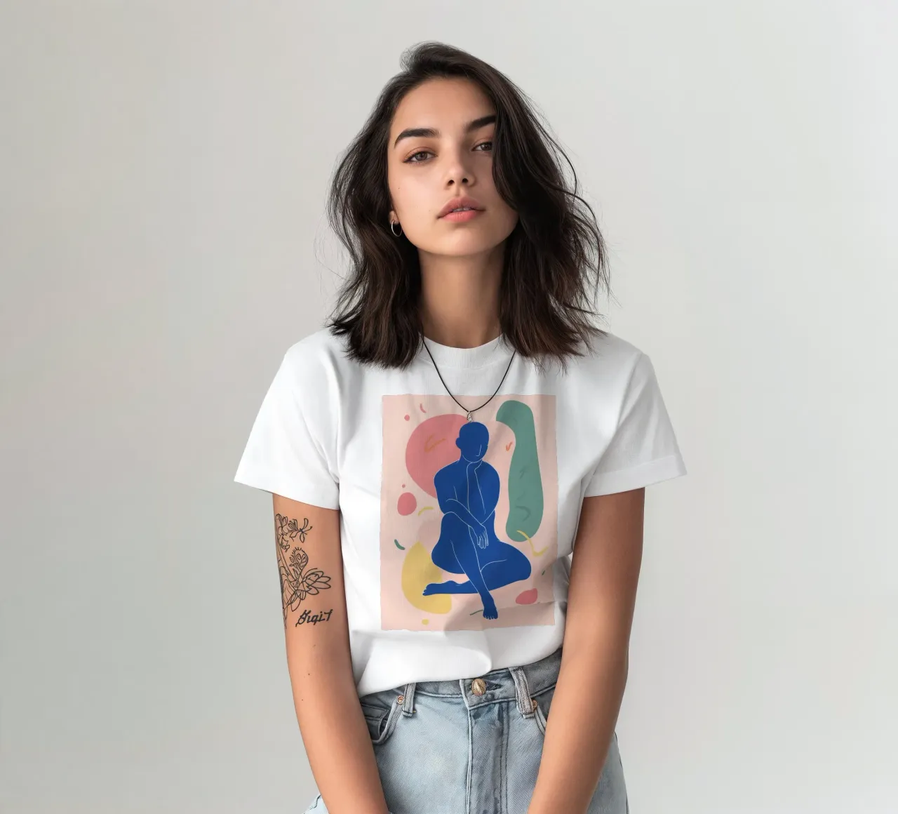 Azzurro nudo in posa t-shirt da Terra Tone
