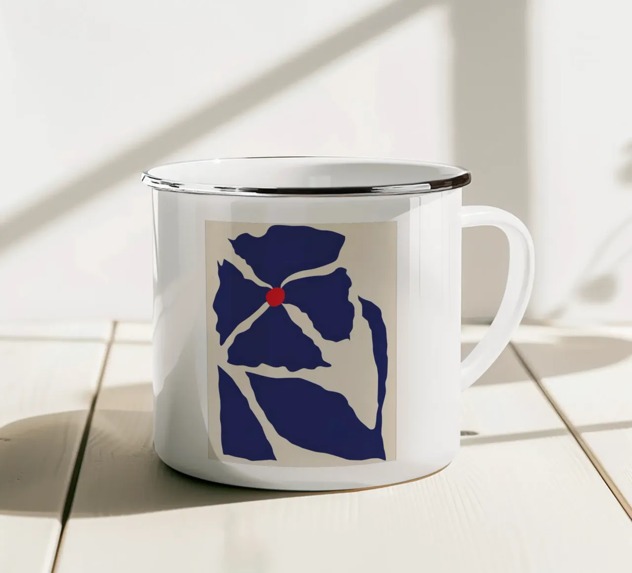 Ritaglio di fiore cobalto tazza in smalto da Terra Tone