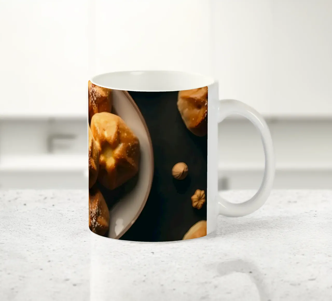 Leckere Backwaren auf einem Tisch mit dekorativen Elementen Keramik Tasse von DesignDoodle