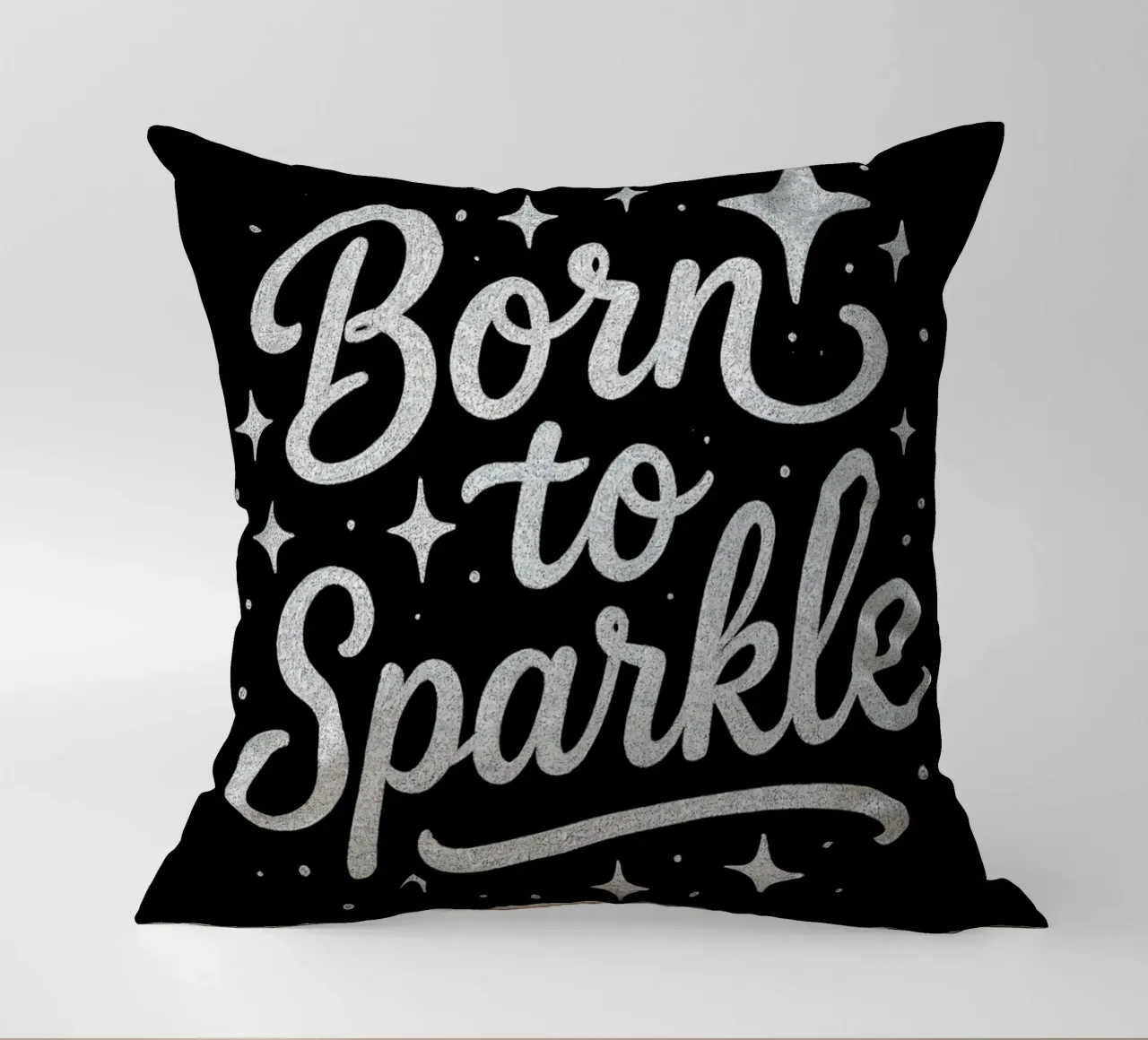 Messaggio "Born to sparkle" (nato per brillare) in lettere d'argento lucido cuscino da DesignDoodle