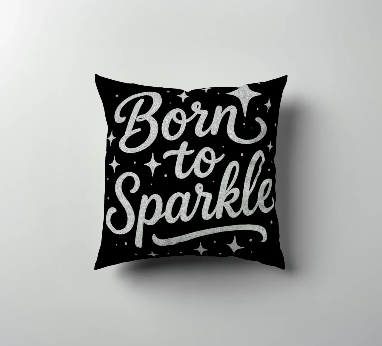 Messaggio "Born to sparkle" (nato per brillare) in lettere d'argento lucido cuscino da DesignDoodle