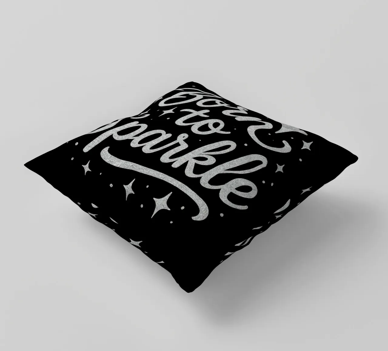 Messaggio "Born to sparkle" (nato per brillare) in lettere d'argento lucido cuscino da DesignDoodle