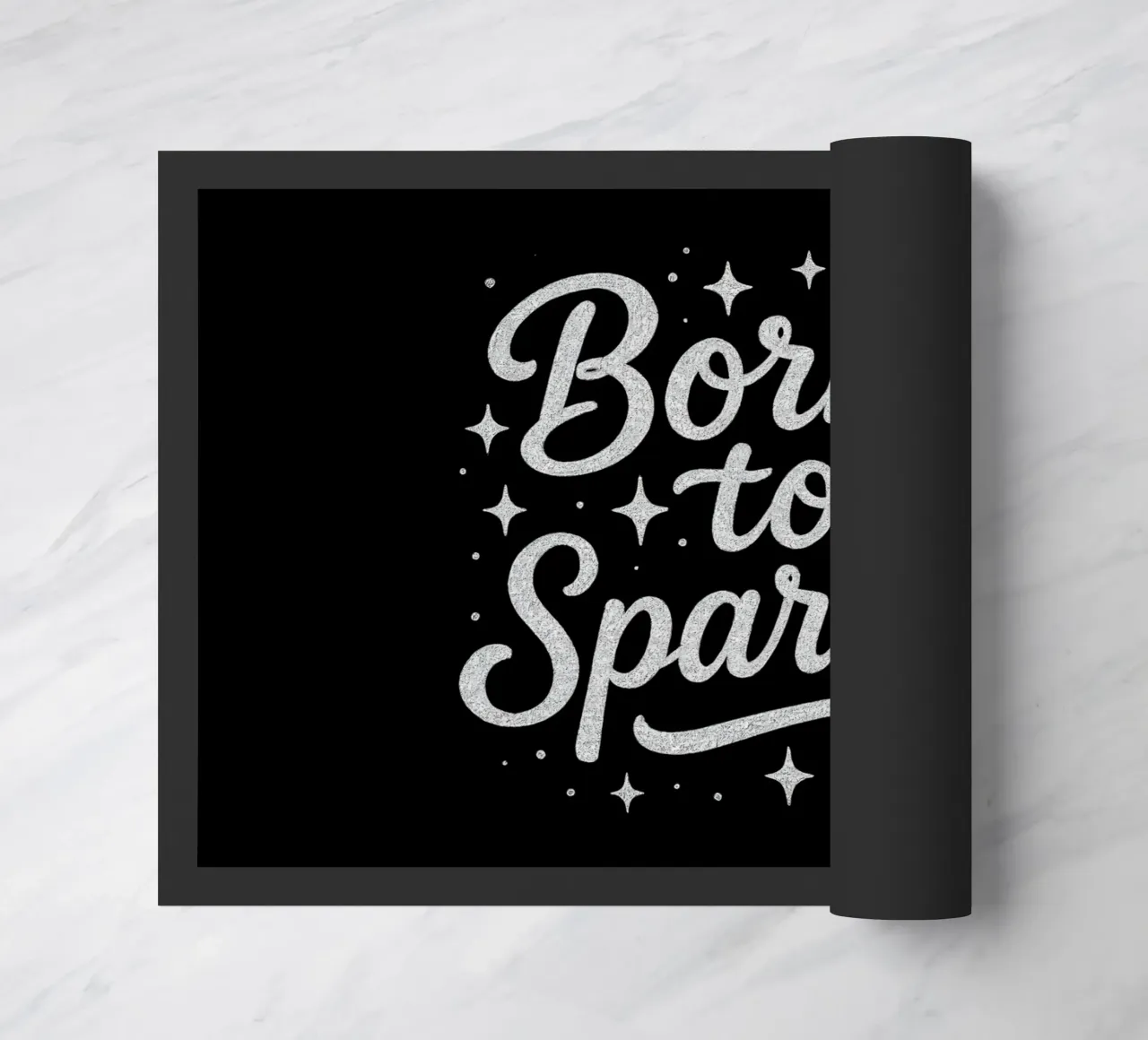 Messaggio "Born to sparkle" (nato per brillare) in lettere d'argento lucido zerbino da DesignDoodle