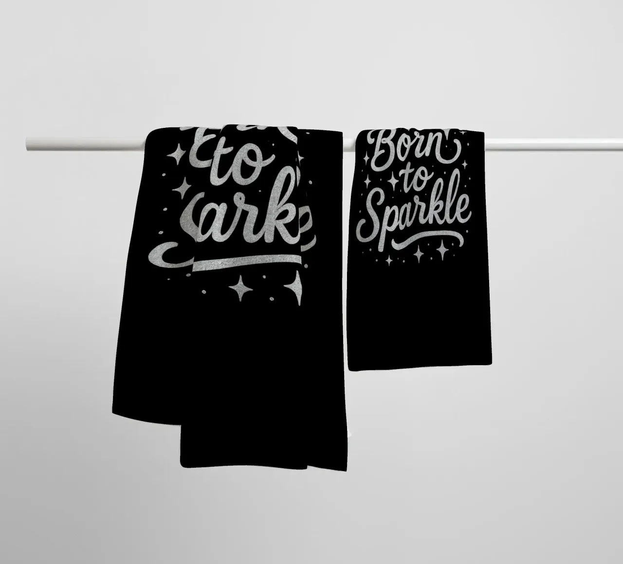 Messaggio "Born to sparkle" (nato per brillare) in lettere d'argento lucido asciugamano da bagno da DesignDoodle
