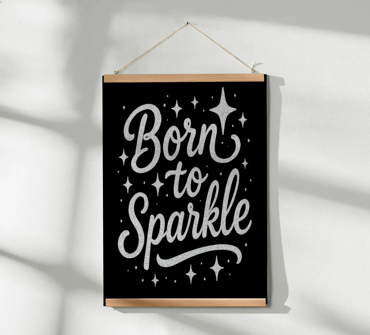 Messaggio "Born to sparkle" (nato per brillare) in lettere d'argento lucido poster da DesignDoodle