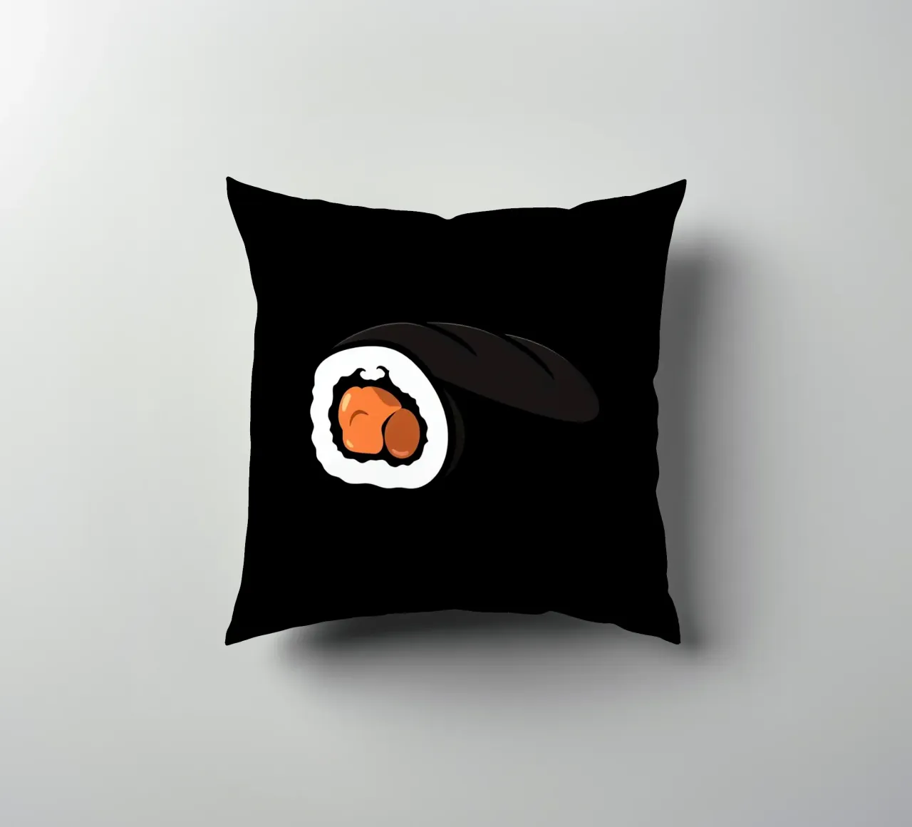Rotolo di sushi con salmone e riso con involucro di alghe marine cuscino da DesignDoodle