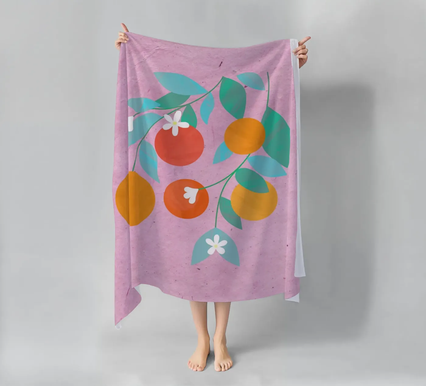 Oranges Bloom Strandtuch von PetrArts