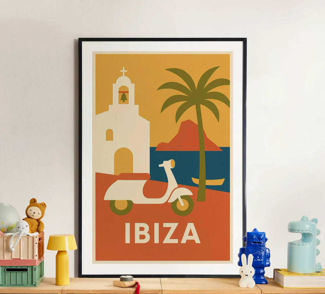 Ibiza – Soleil pop et esprit libre en version vintage poster avec cadre en bois de JETLAG | affiches voyage