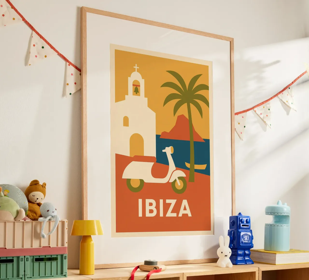 Ibiza – Soleil pop et esprit libre en version vintage poster avec cadre en bois de JETLAG | affiches voyage