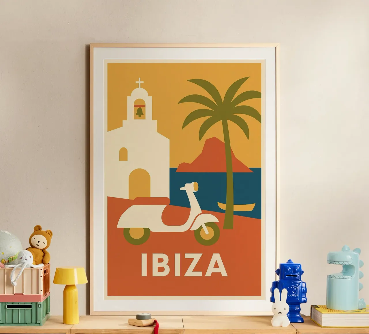 Ibiza – Soleil pop et esprit libre en version vintage poster avec cadre en bois de JETLAG | affiches voyage
