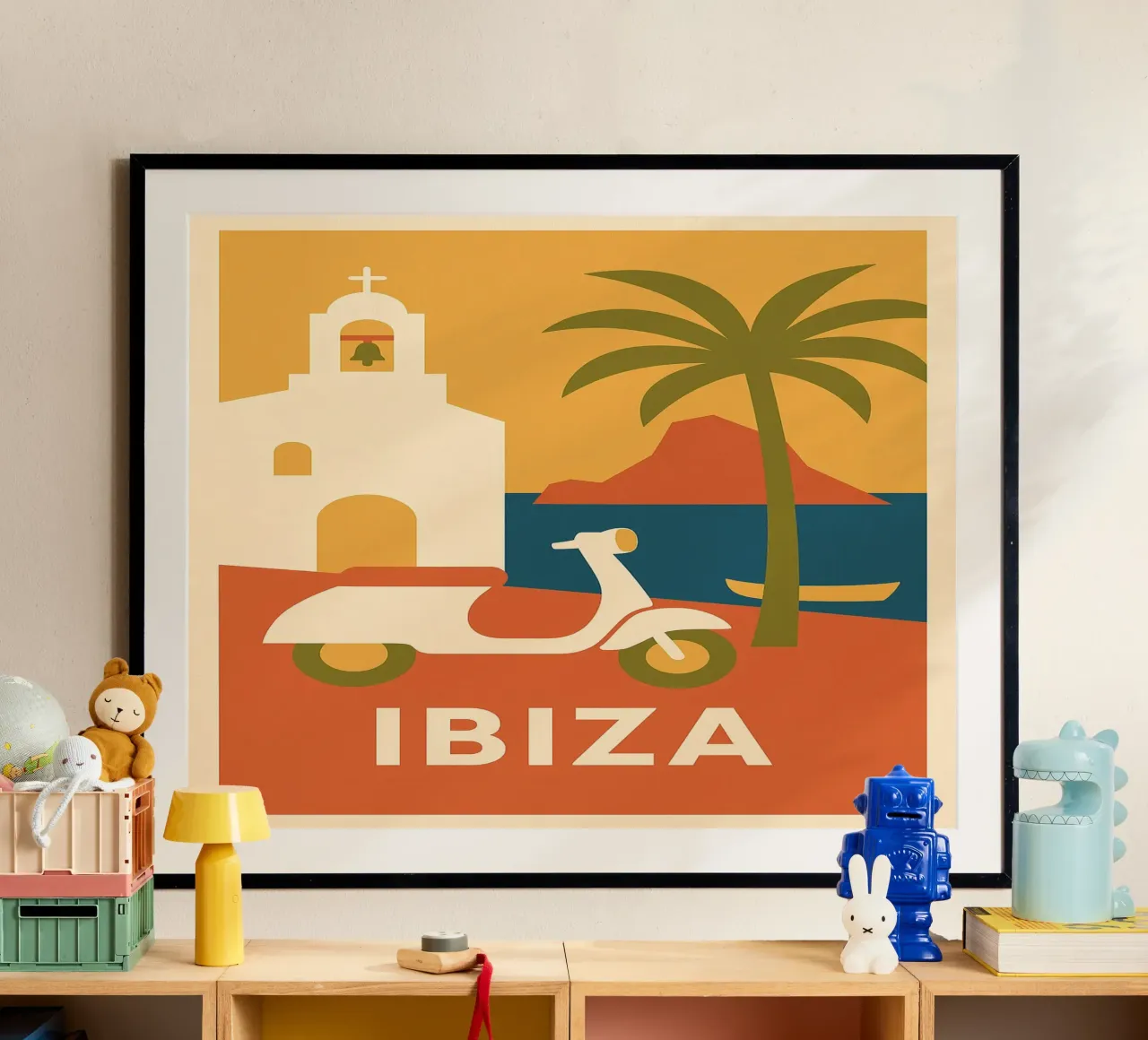 Ibiza – Soleil pop et esprit libre en version vintage poster avec cadre en bois de JETLAG | affiches voyage