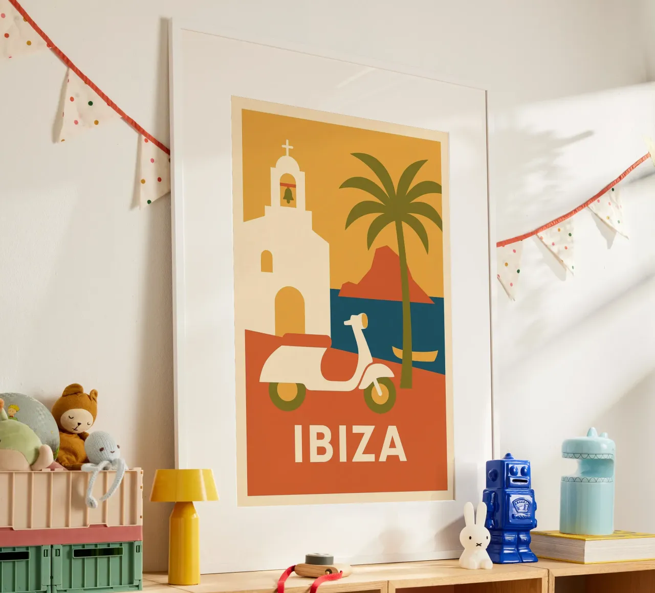Ibiza – Soleil pop et esprit libre en version vintage poster avec cadre en bois de JETLAG | affiches voyage