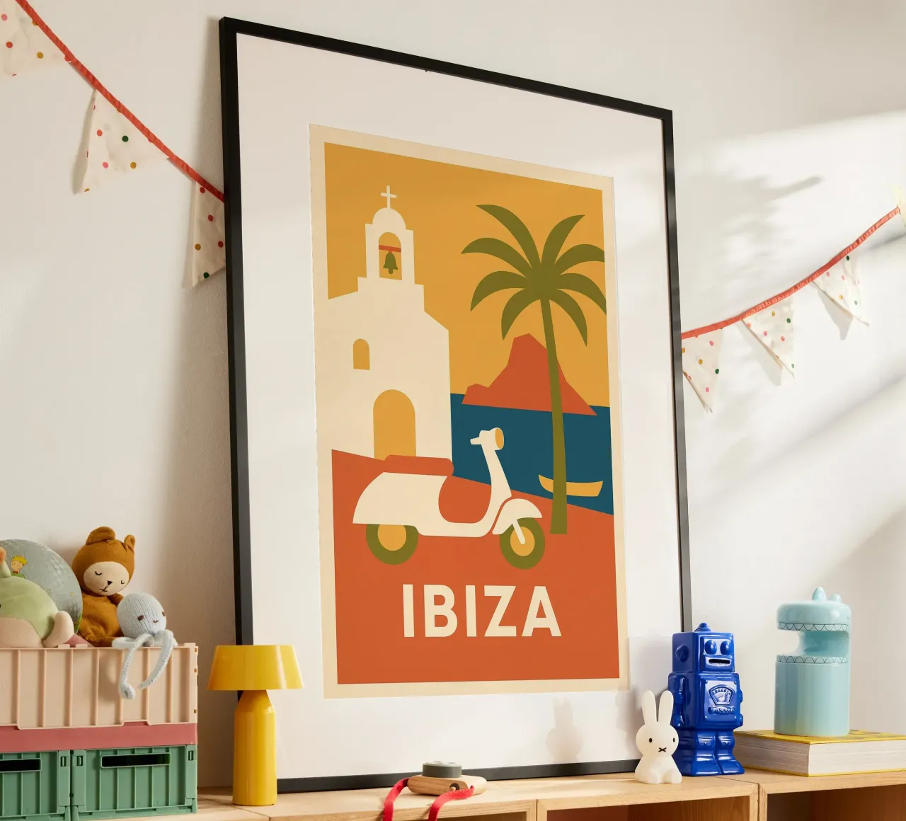 Ibiza – Soleil pop et esprit libre en version vintage poster avec cadre en bois de JETLAG | affiches voyage