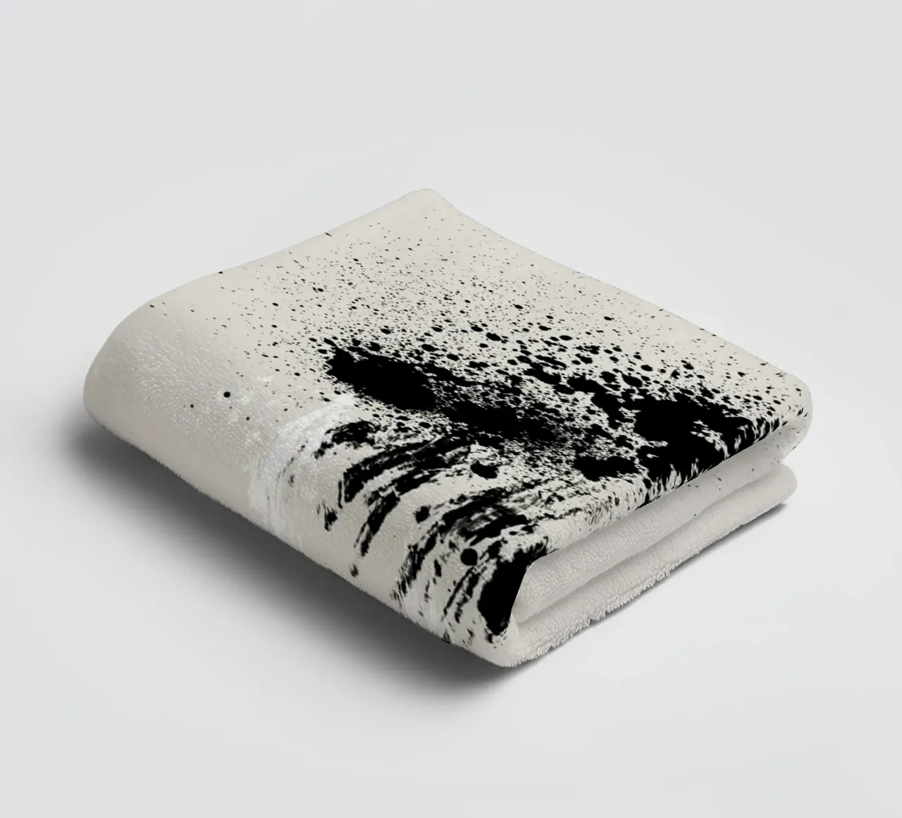 Paint splatters with shapes and lines in black and white Handtuch von Imaginative