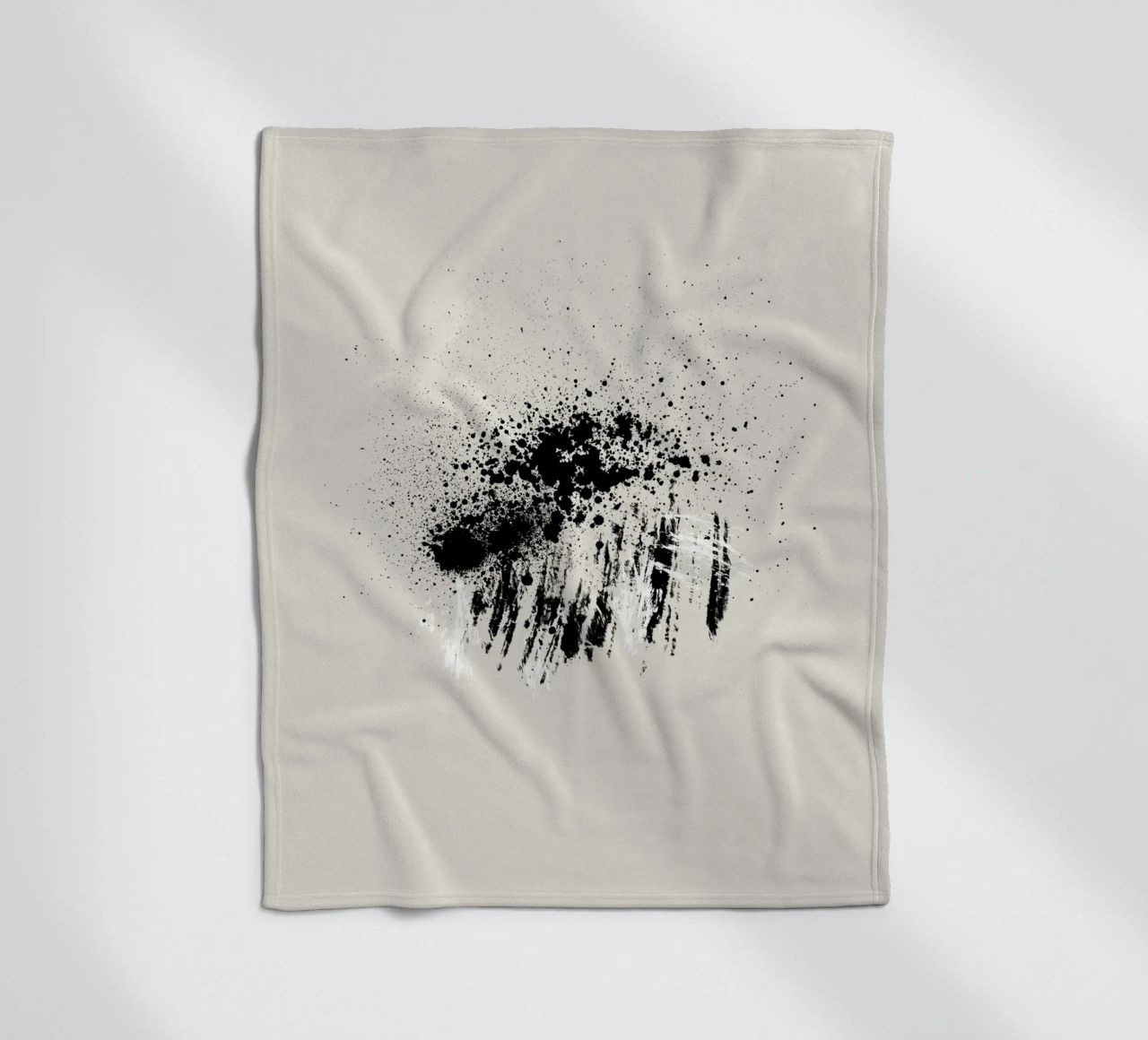 Paint splatters with shapes and lines in black and white coperta in pile da Imaginative