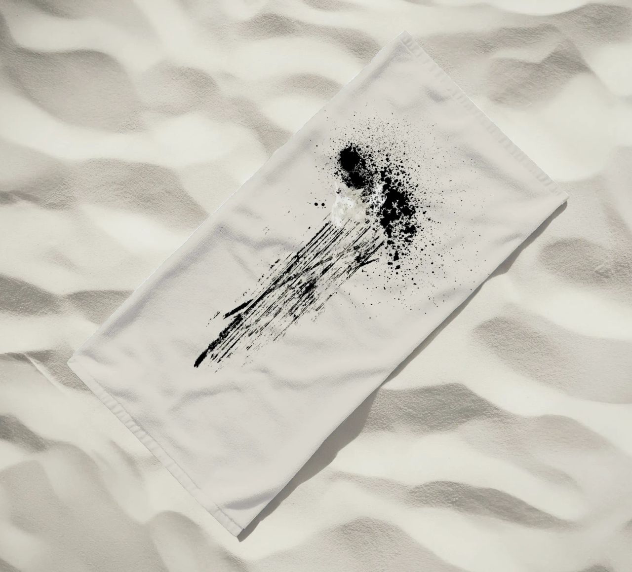 Modern and minimalist abstract with lines and paint splatter telo mare da Imaginative