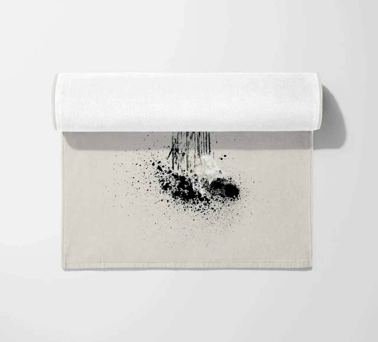 Modern and minimalist abstract with lines and paint splatter telo mare da Imaginative