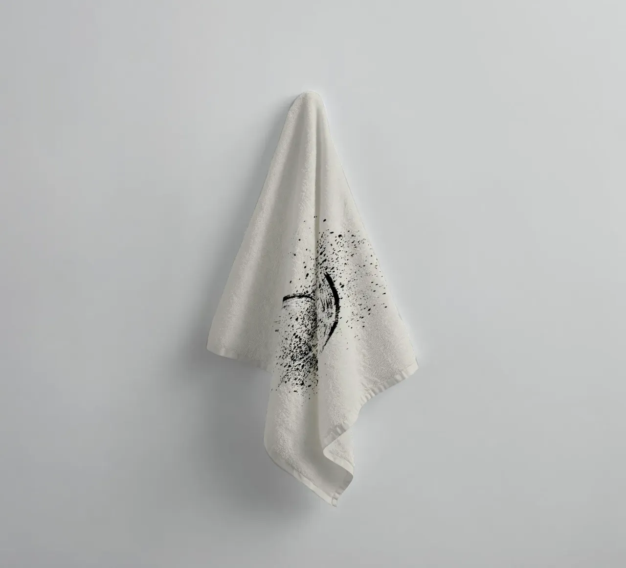 Paint splatters with white and black lines asciugamano da bagno da Imaginative