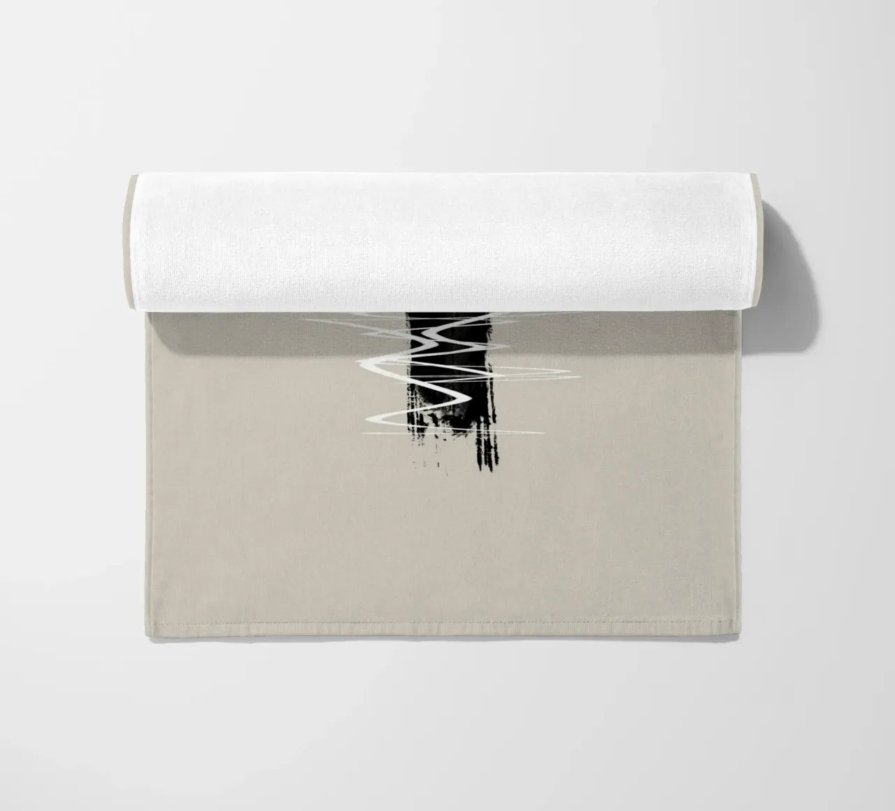 Modern abstract of lines and brush strokes in earth tones strandhanddoek van Imaginative