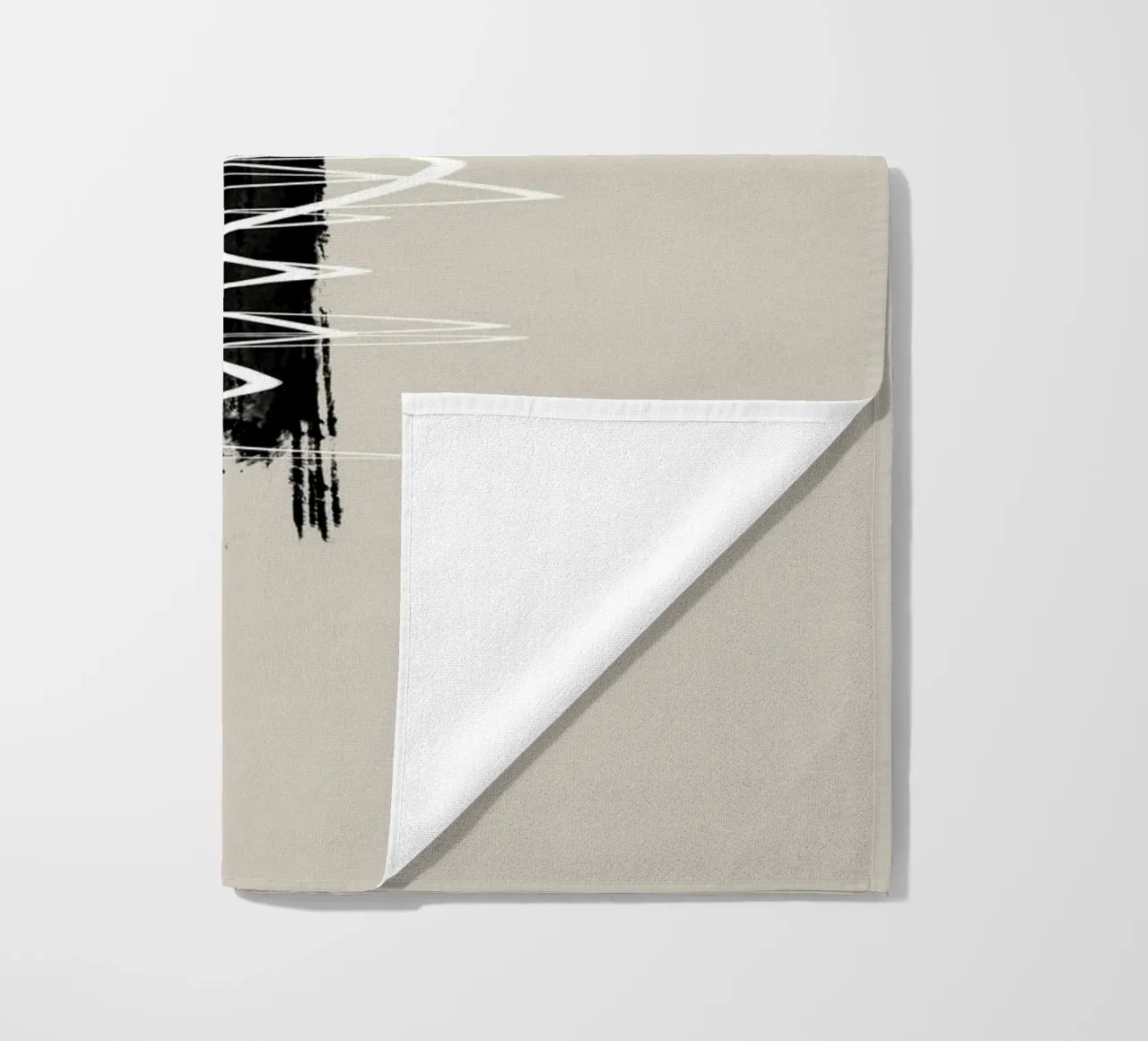 Modern abstract of lines and brush strokes in earth tones strandhanddoek van Imaginative